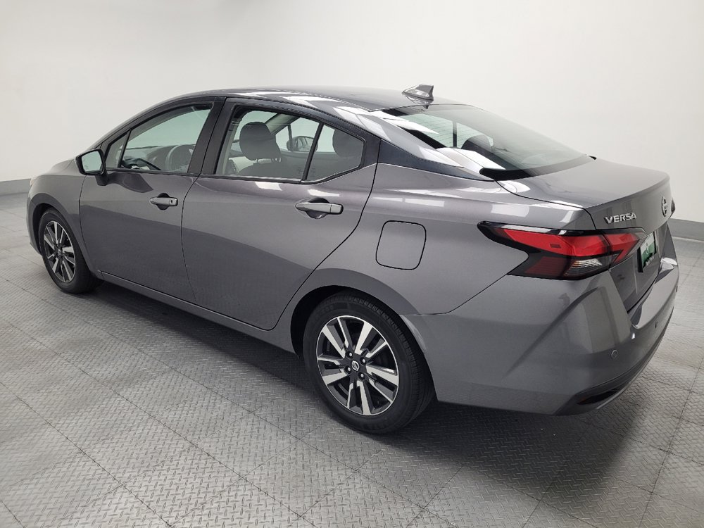 Used 2021 Nissan Versa SV FWD image 3