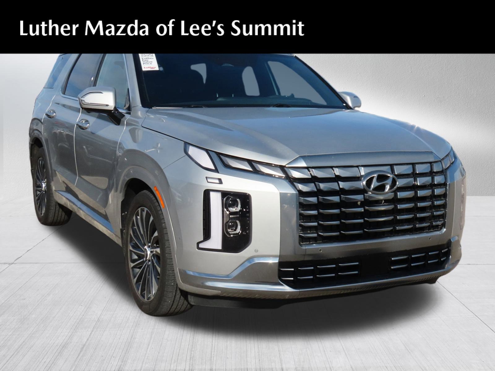 Used 2023 Hyundai Palisade Calligraphy image 1
