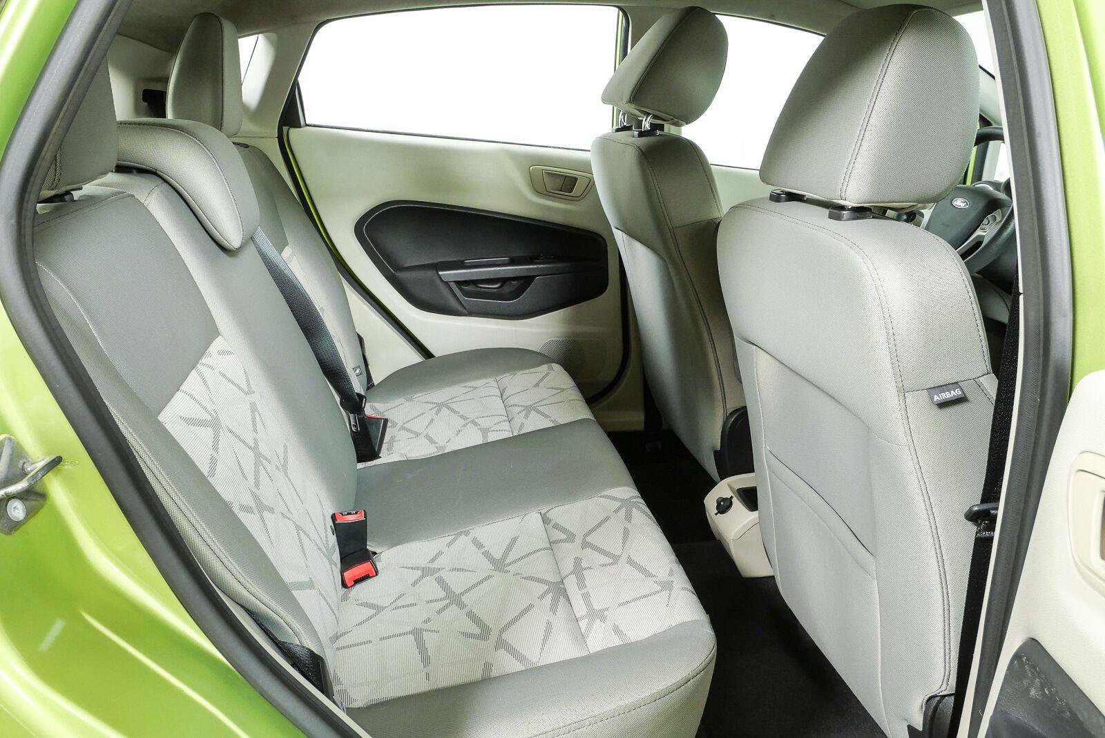 Used 2013 Ford Fiesta SE FWD image 19