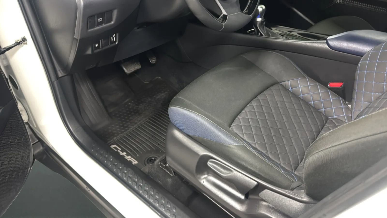 Used 2021 Toyota C-HR XLE FWD image 24