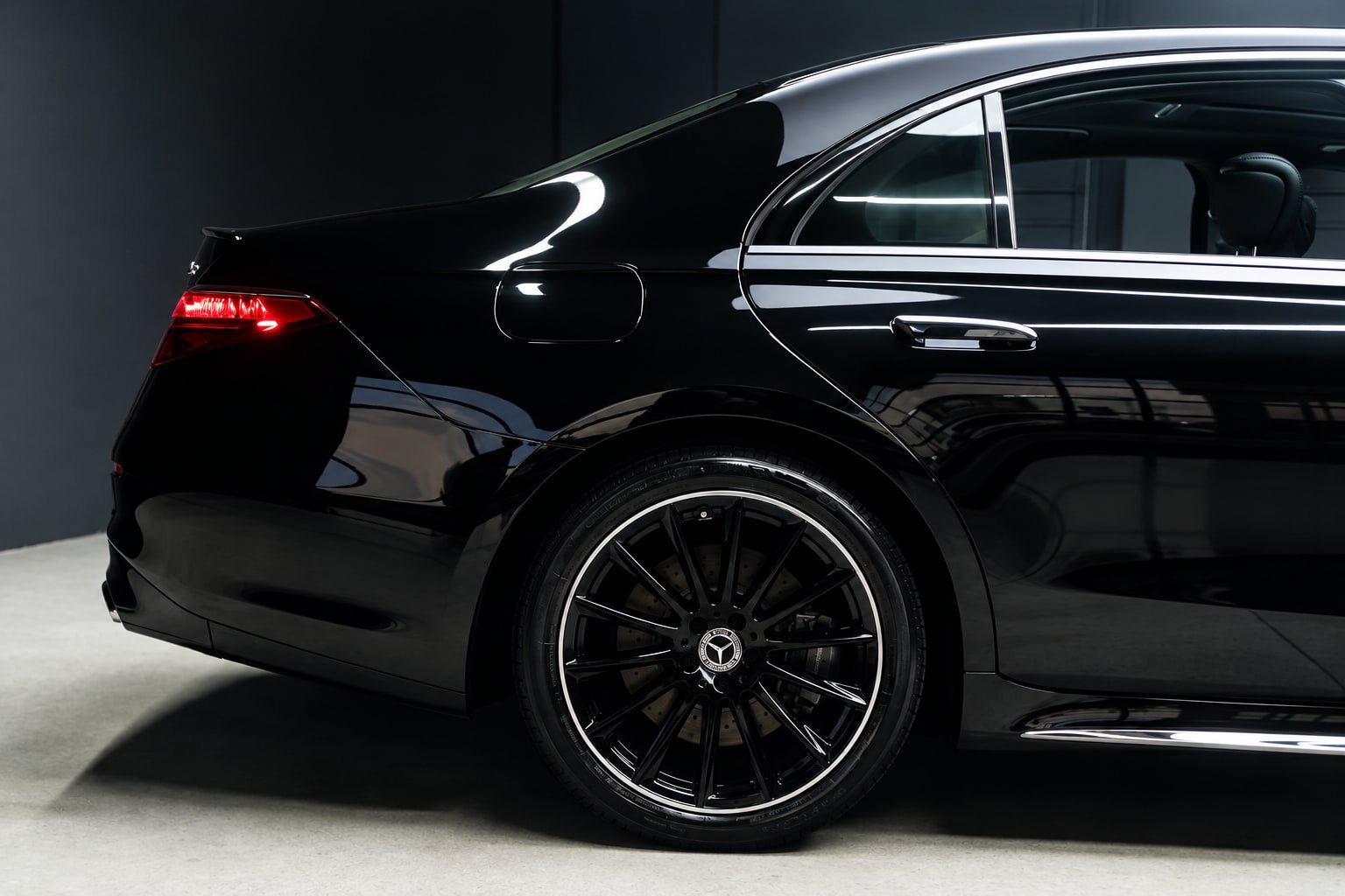 Used 2023 Mercedes-Benz S 500 4MATIC w/ AMG Line image 7