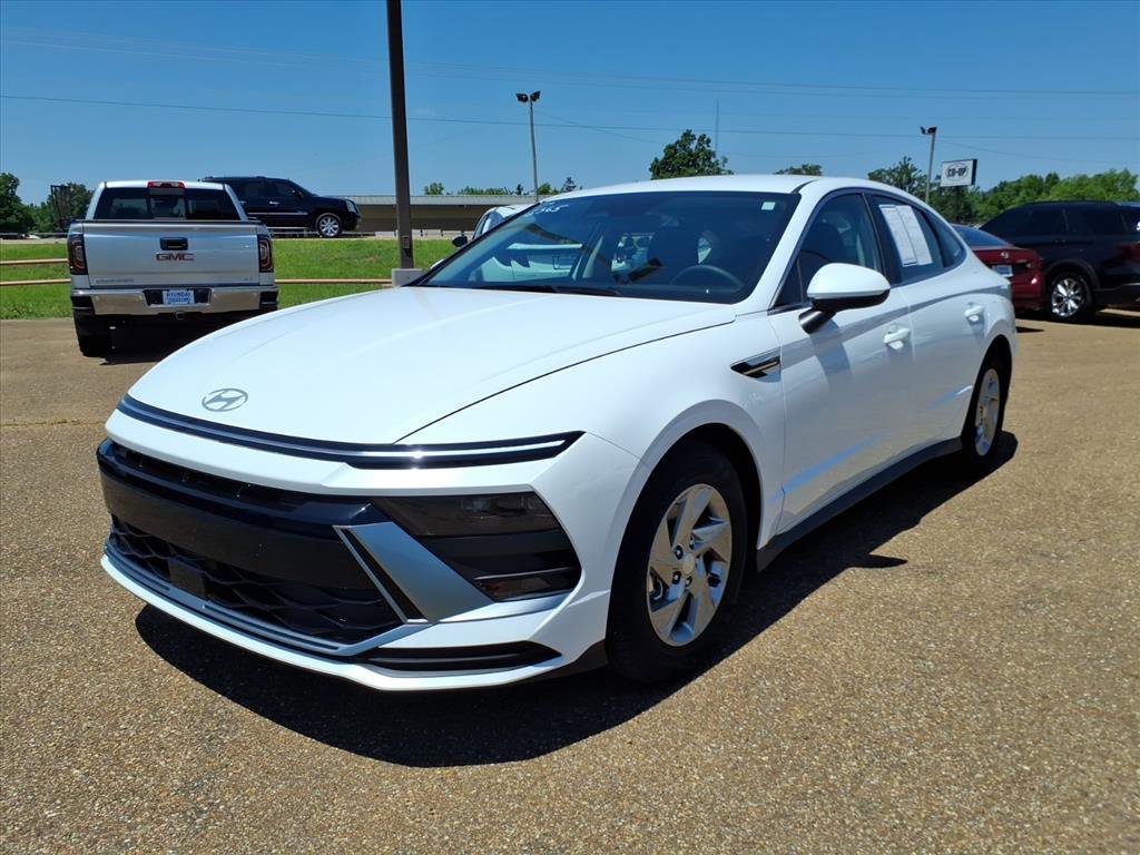 Certified 2025 Hyundai Sonata SE FWD image 1