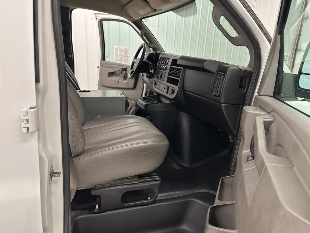 Used 2016 GMC Savana 3500 image 17