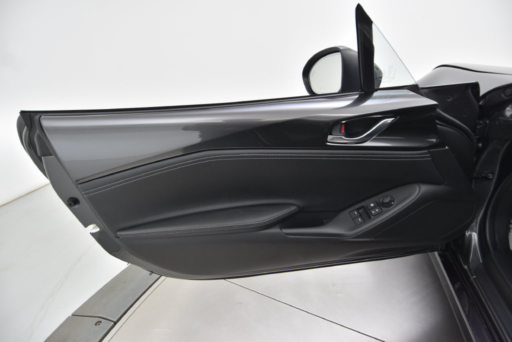 Used 2025 MAZDA MX-5 Miata RF Grand Touring RWD image 38