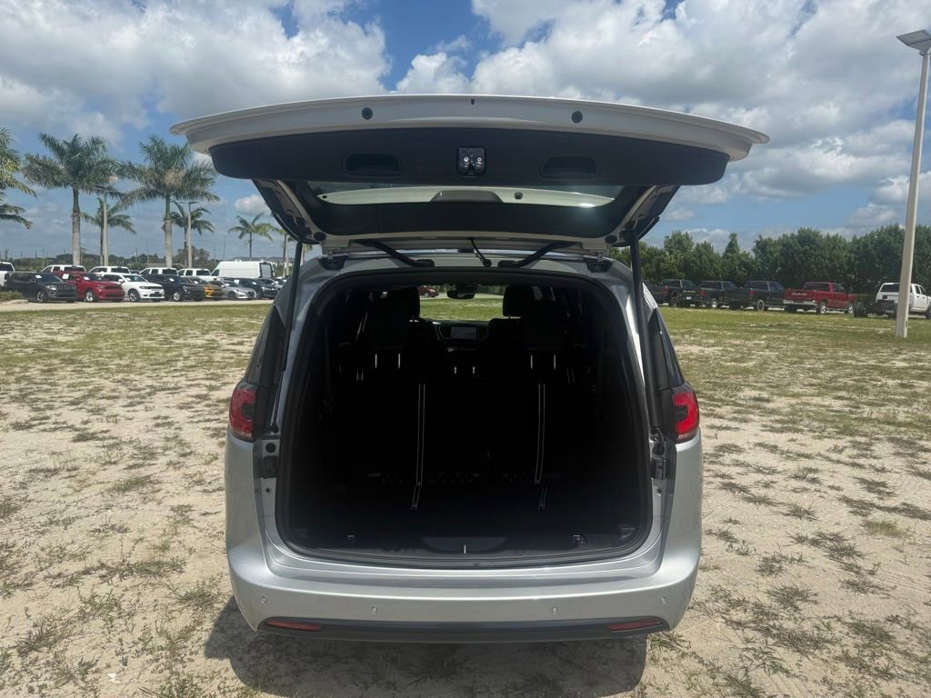 New 2026 Chrysler Pacifica Limited w/ S Appearance Package image 35