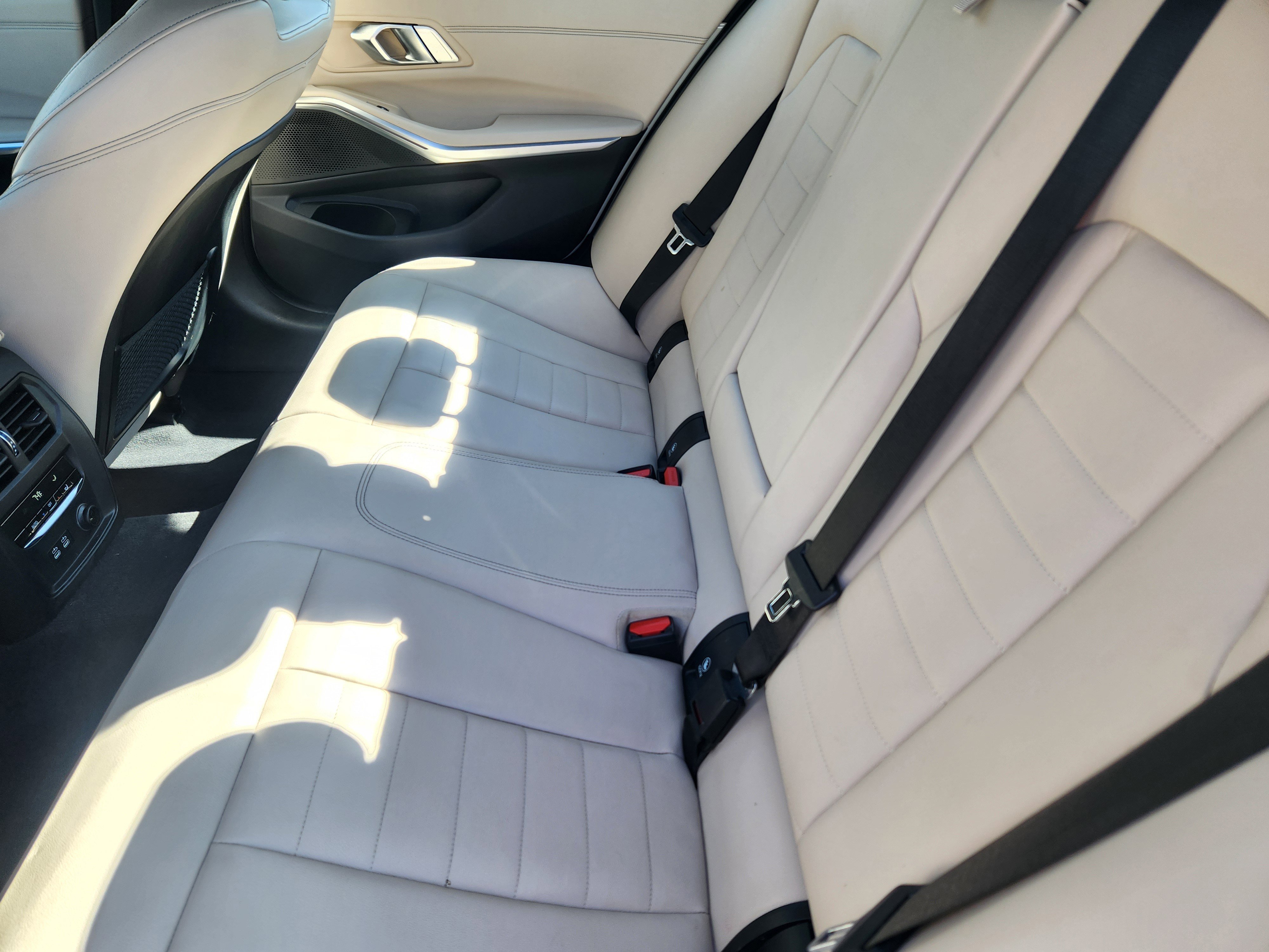 Used 2019 BMW 330i Sedan w/ M Sport Package image 10