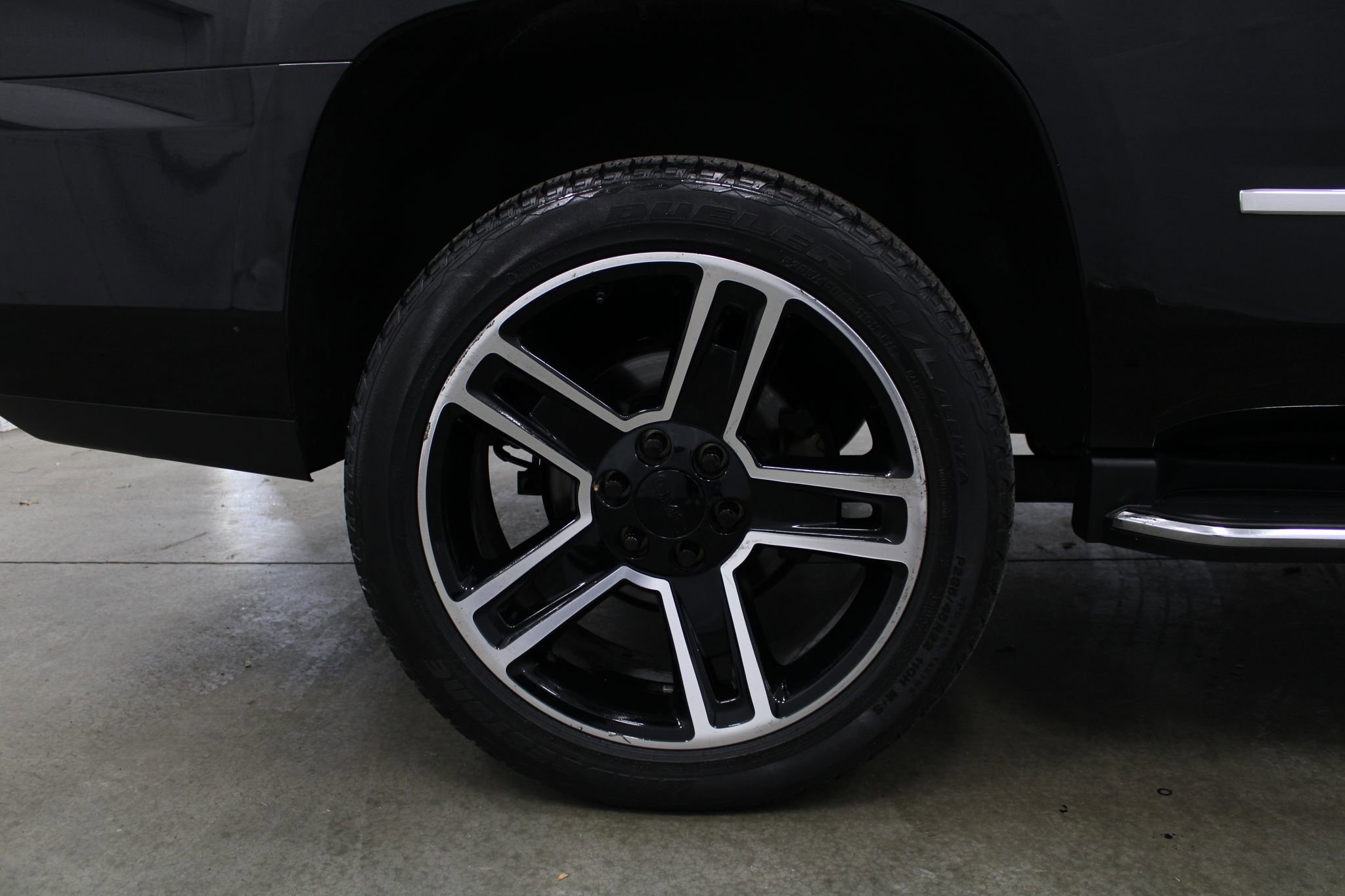 Used 2018 GMC Yukon Denali image 4