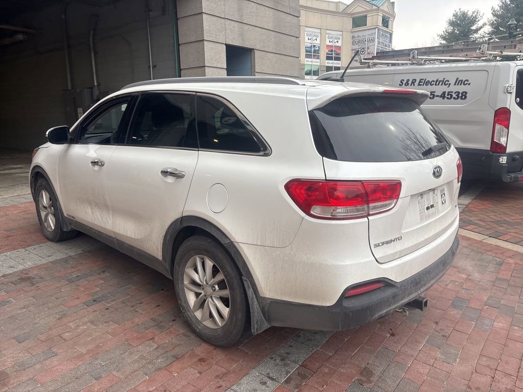 Used 2017 Kia Sorento LX image 5