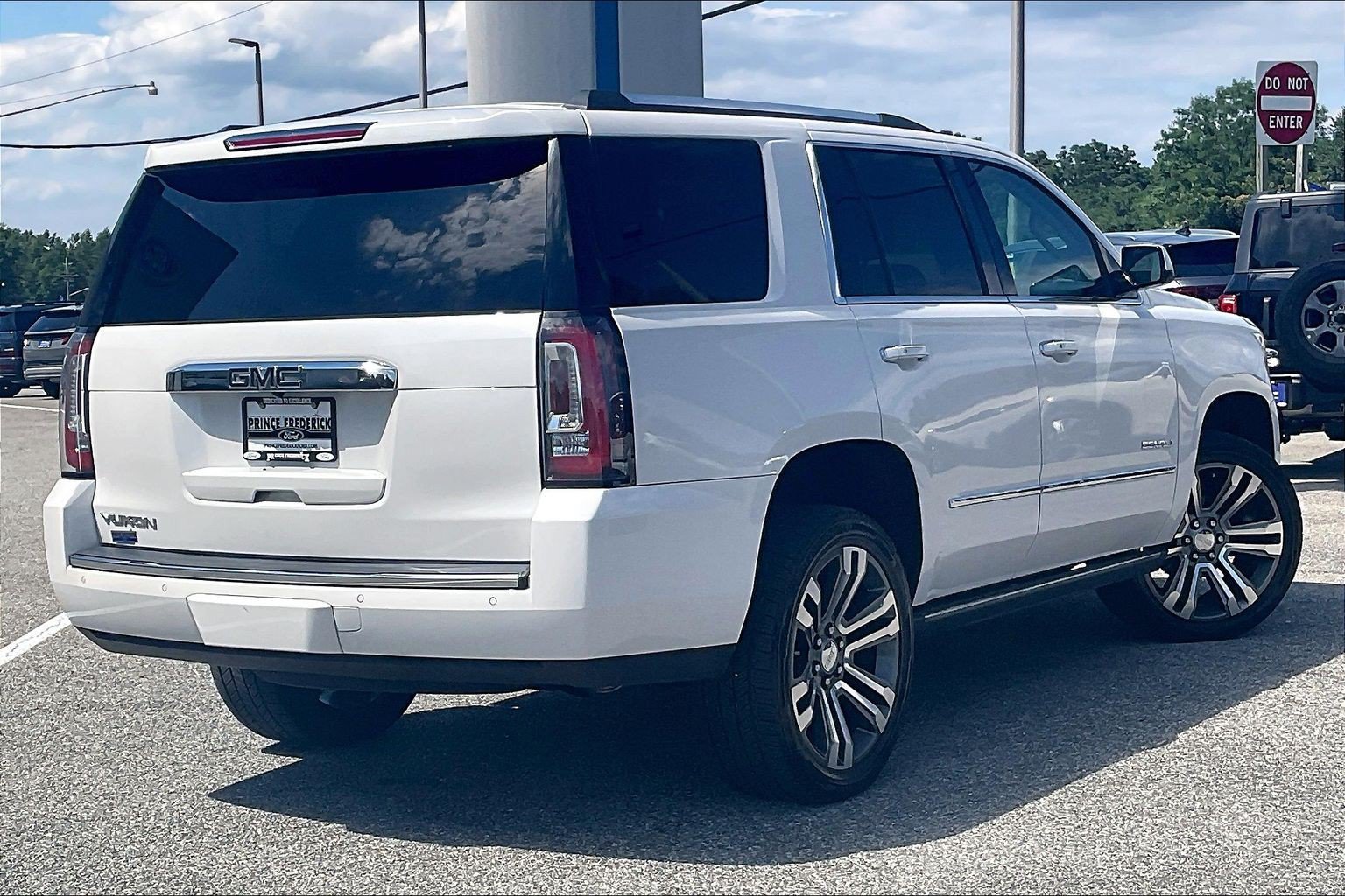 Used 2019 GMC Yukon Denali w/ Denali Ultimate Package AWD/4WD image 12