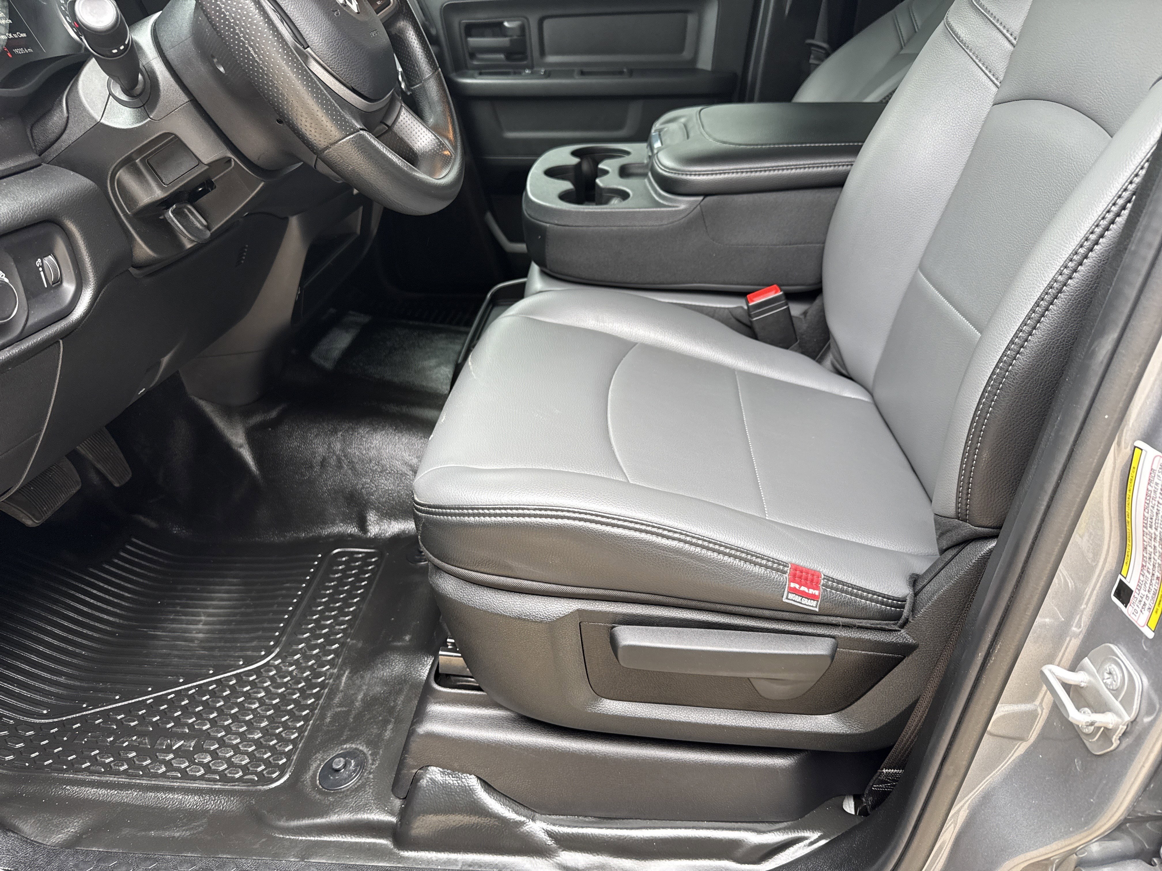 Used 2024 RAM 5500 Tradesman w/ Chrome Appearance Group image 9