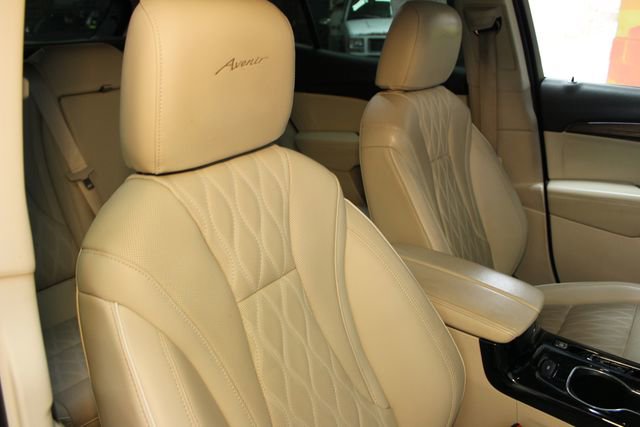 Used 2022 Buick Envision Avenir w/ Technology Package II FWD image 11