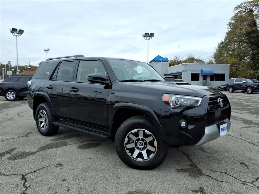 Used 2024 Toyota 4Runner TRD Off-Road image 2