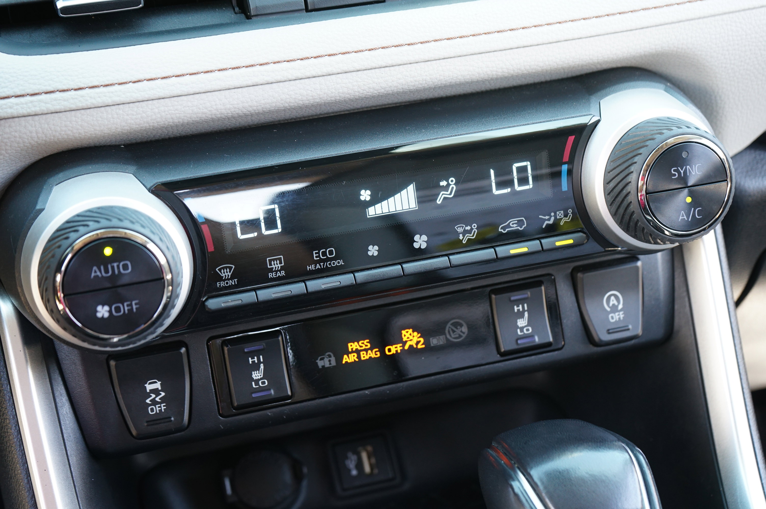 Used 2023 Toyota RAV4 XLE Premium image 23