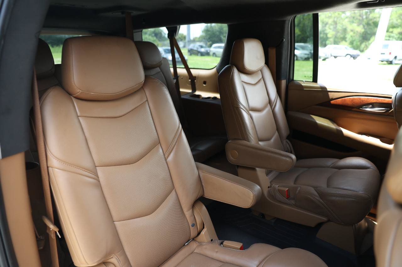Used 2017 Cadillac Escalade ESV Platinum RWD image 14
