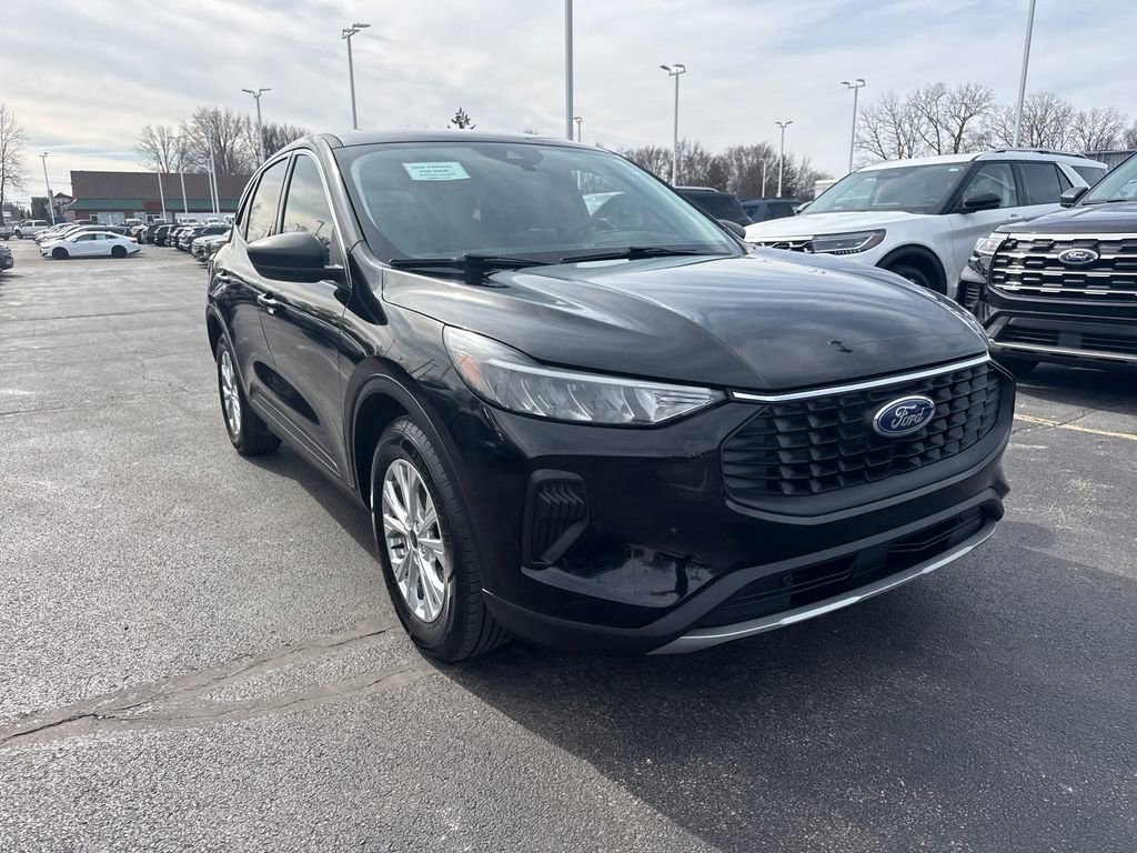 Used 2023 Ford Escape Active w/ Cold Weather Package image 4