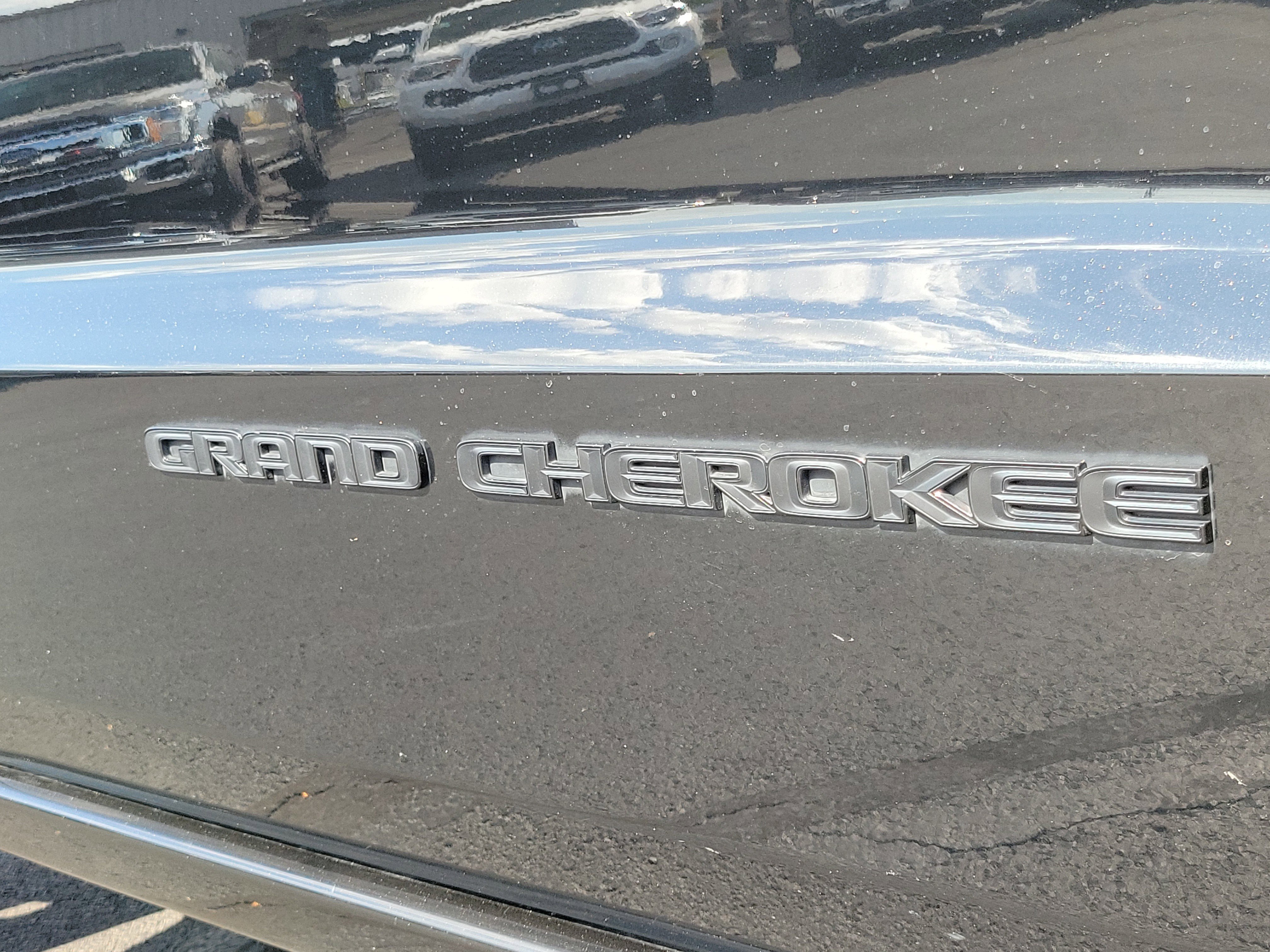 Used 2020 Jeep Grand Cherokee Altitude image 6