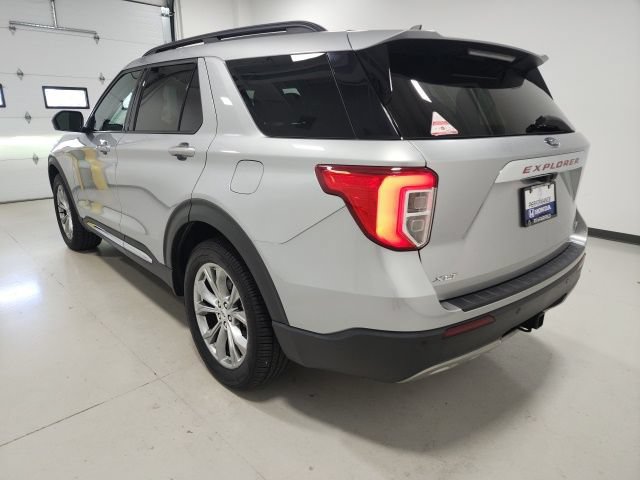 Used 2021 Ford Explorer XLT w/ Equipment Group 202A AWD/4WD image 5