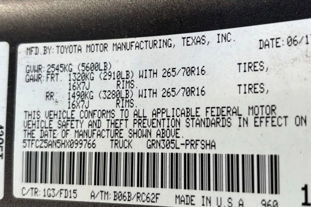 Used 2017 Toyota Tacoma TRD Off-Road image 28