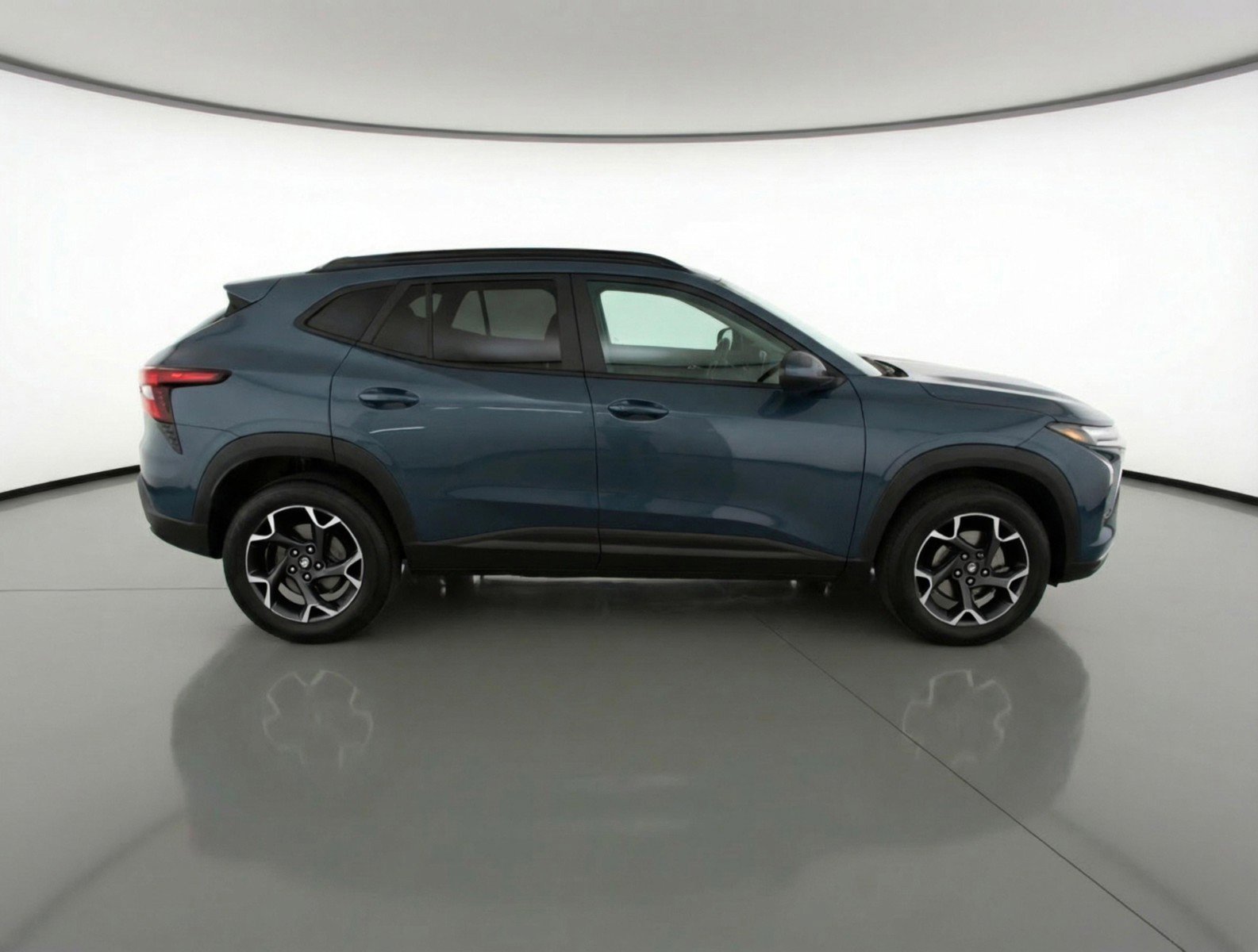 Used 2025 Chevrolet Trax LT FWD image 11