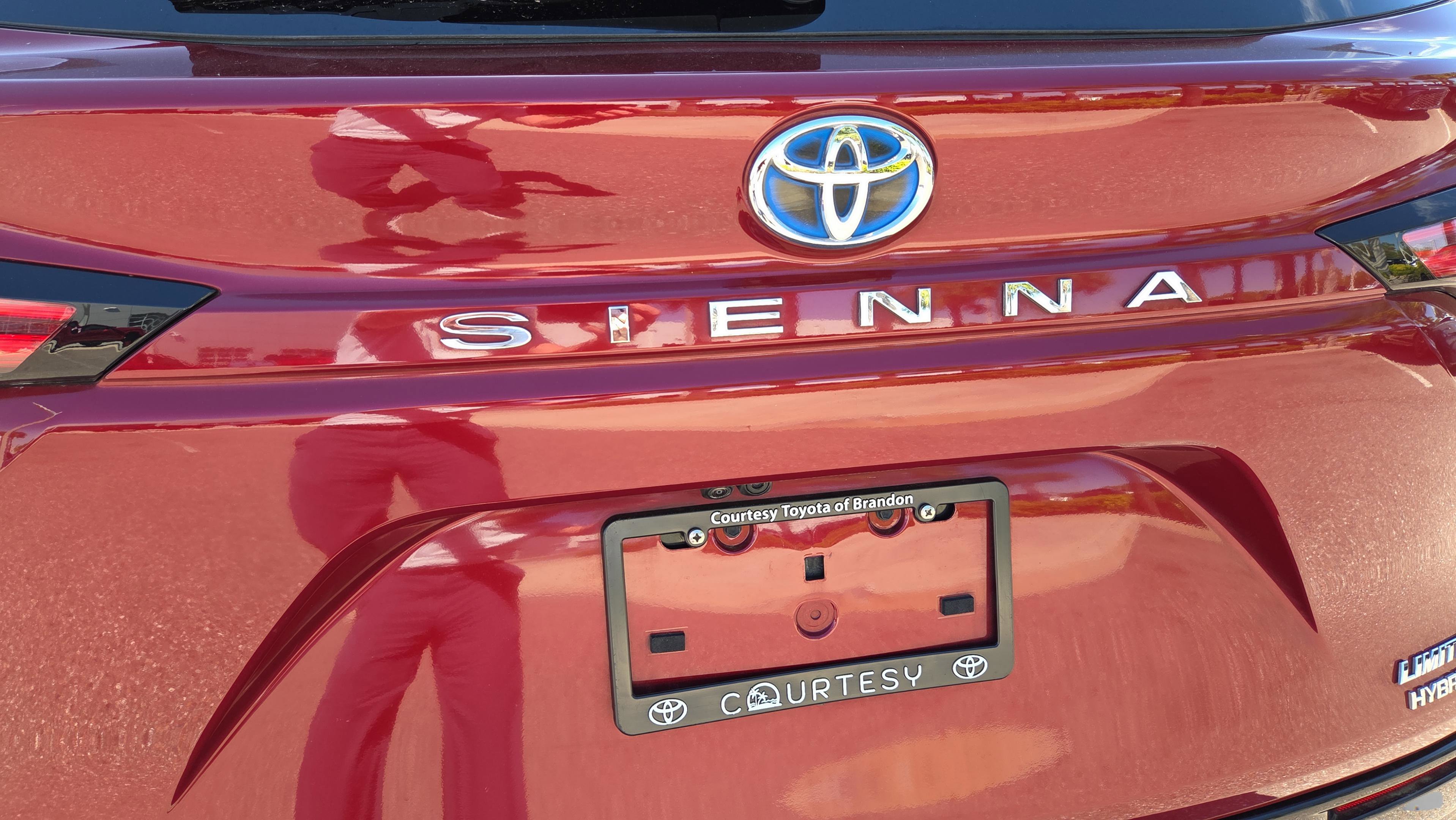 Certified 2023 Toyota Sienna Limited image 11