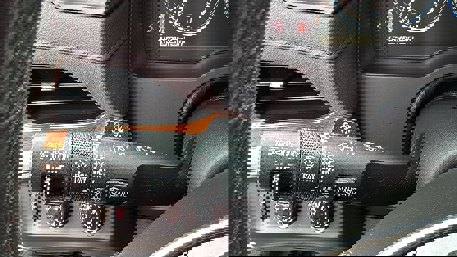 Used 2015 Cadillac Escalade Premium image 21