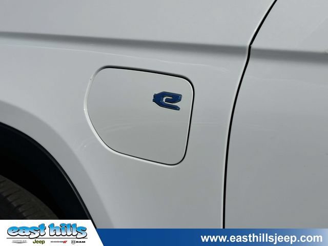 Used 2023 Jeep Grand Cherokee 4WD 4xe image 13
