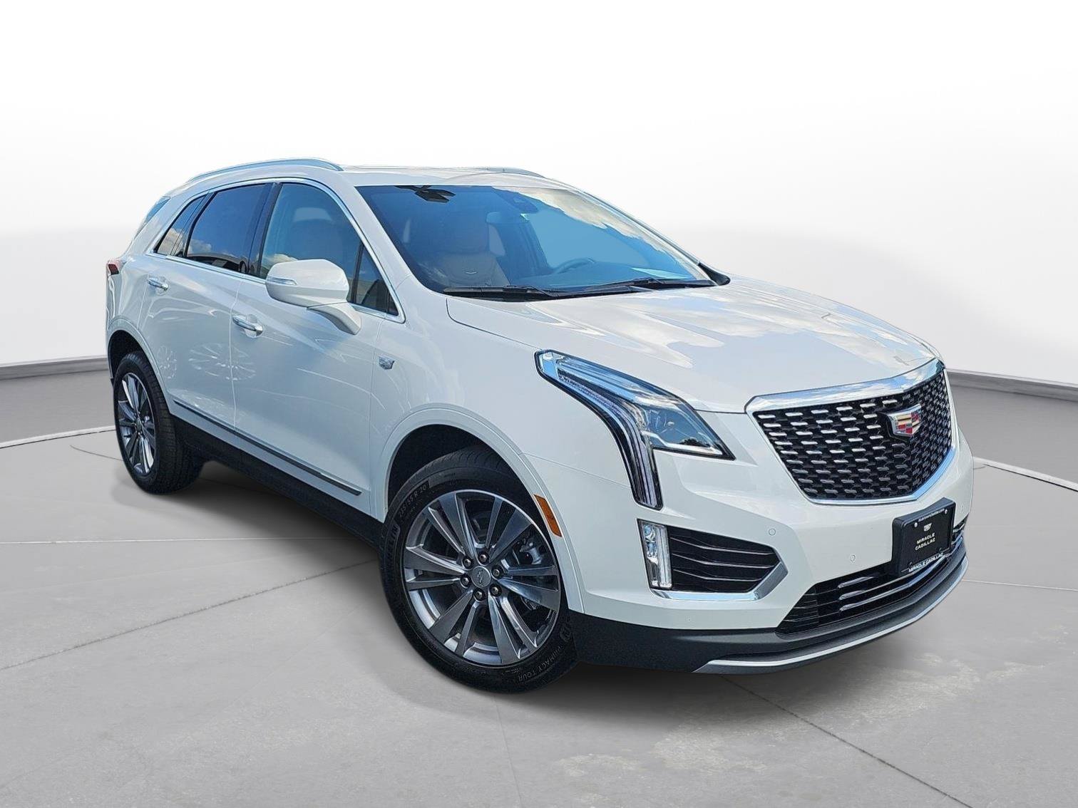 Used 2025 Cadillac XT5 Premium Luxury w/ LPO, Floor Liner Package AWD/4WD image 3