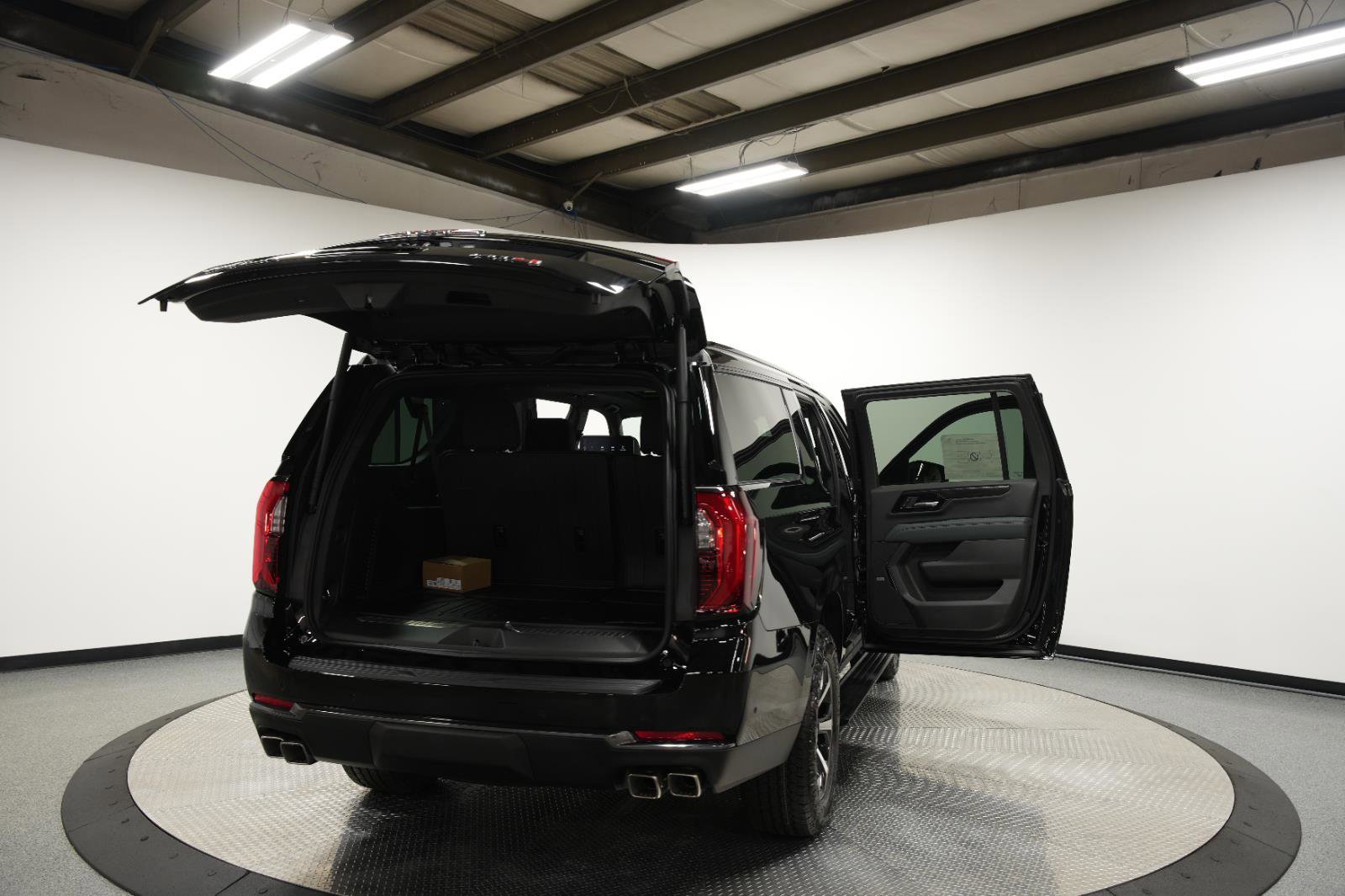 New 2026 GMC Yukon XL AT4 w/ AT4 Premium Plus Package AWD/4WD image 14