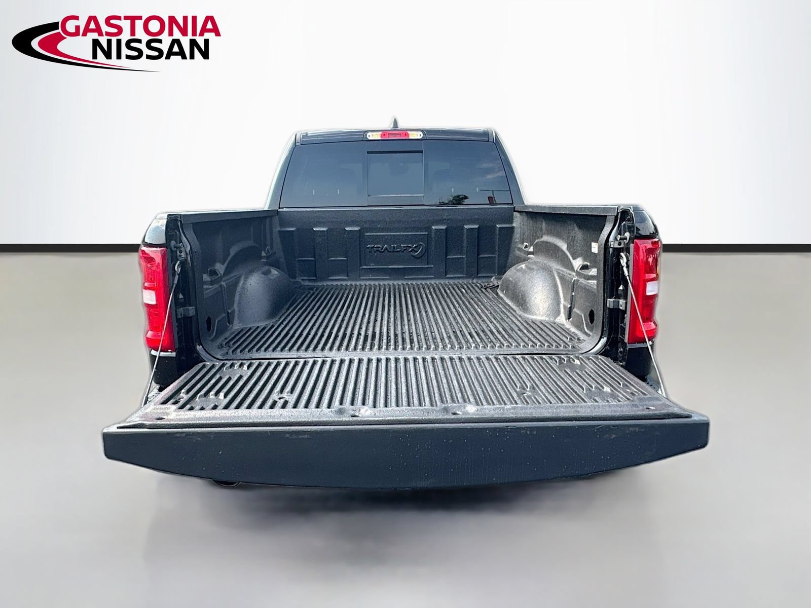 Used 2025 RAM 1500 Laramie AWD/4WD image 36