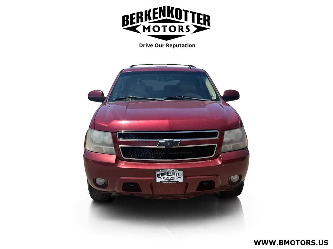 Used 2008 Chevrolet Suburban LT w/ LT Preferred Equipment Group AWD/4WD image 8
