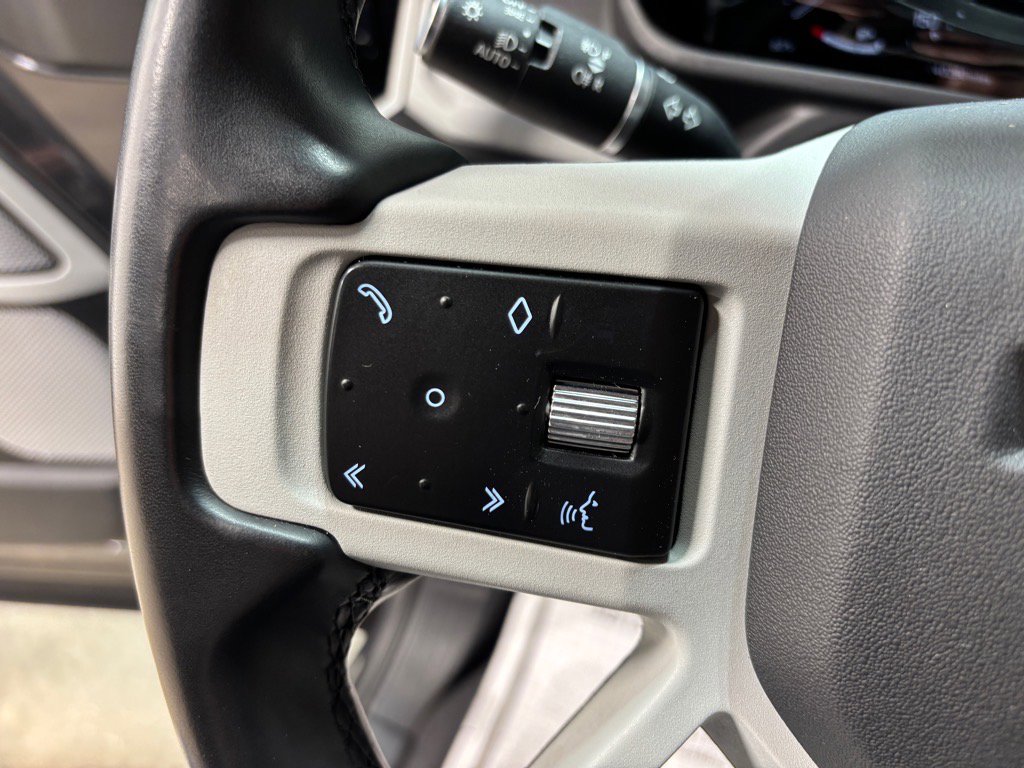 Used 2023 Land Rover Defender 130 X-Dynamic SE image 20