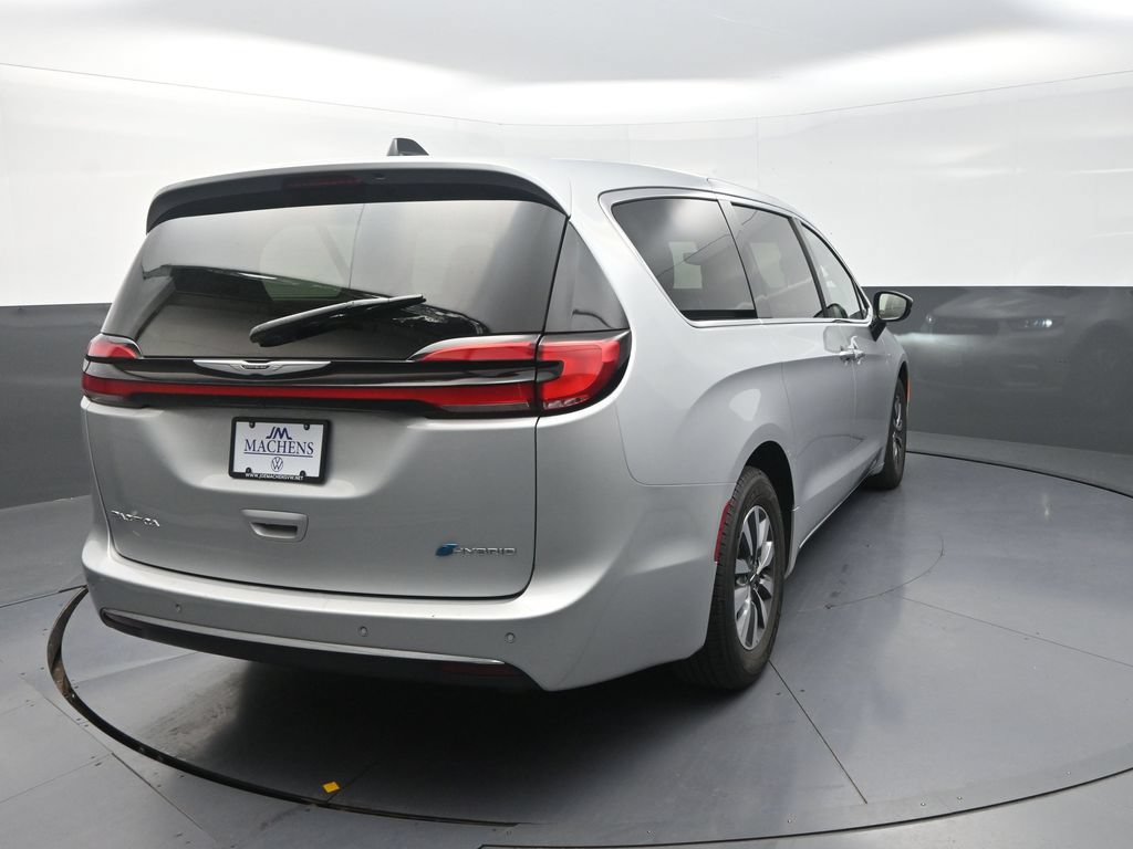 Used 2024 Chrysler Pacifica Limited FWD image 10