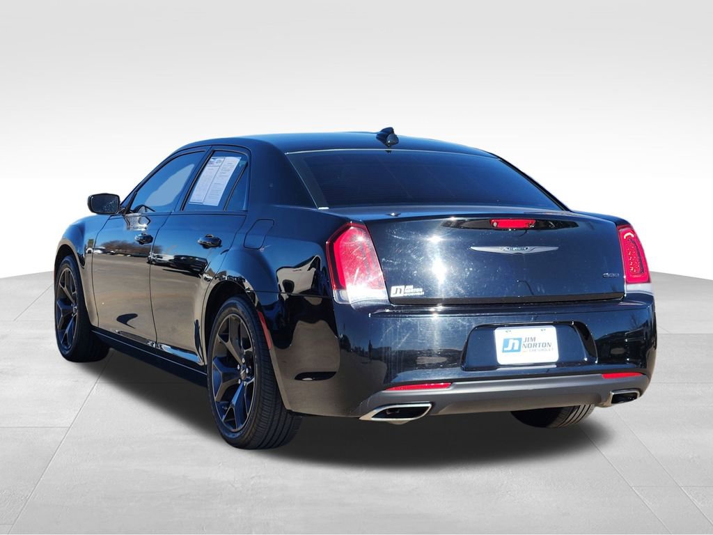 Used 2022 Chrysler 300 Touring w/ Sport Appearance Package image 6