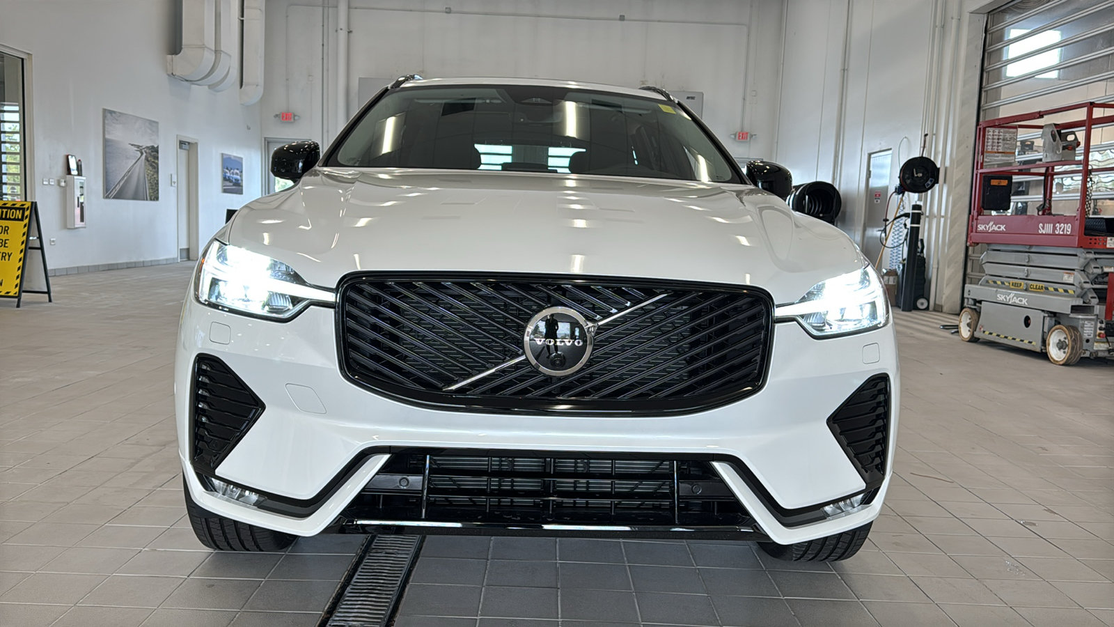 New 2027 Volvo XC60 B5 Plus AWD/4WD image 10