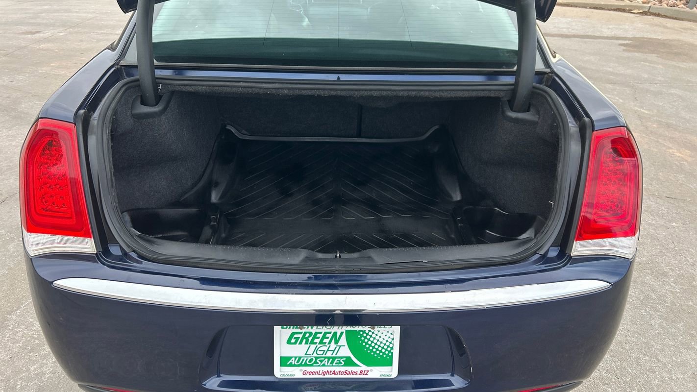 Used 2016 Chrysler 300 Limited image 12