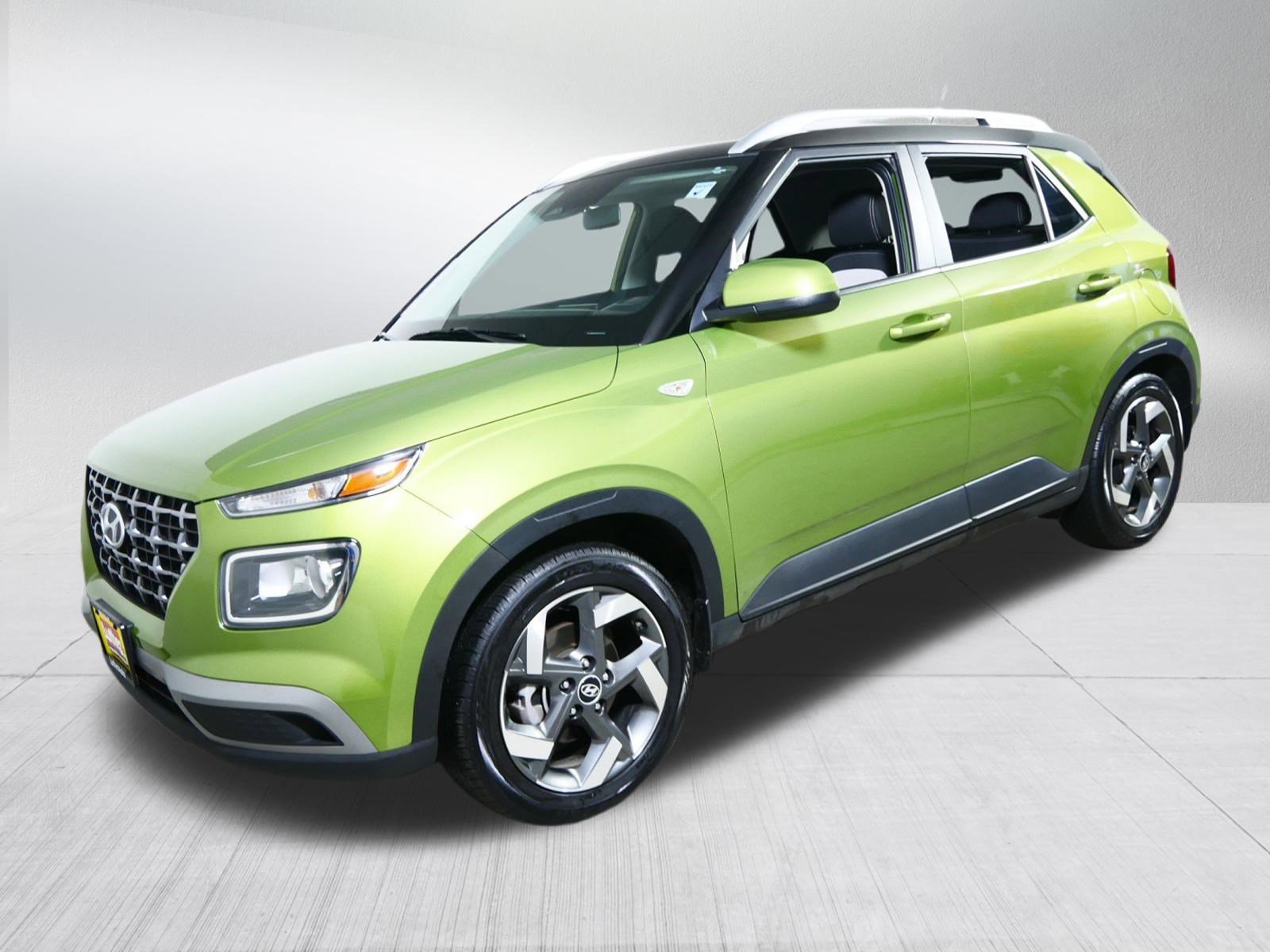 Used 2023 Hyundai Venue SEL image 3