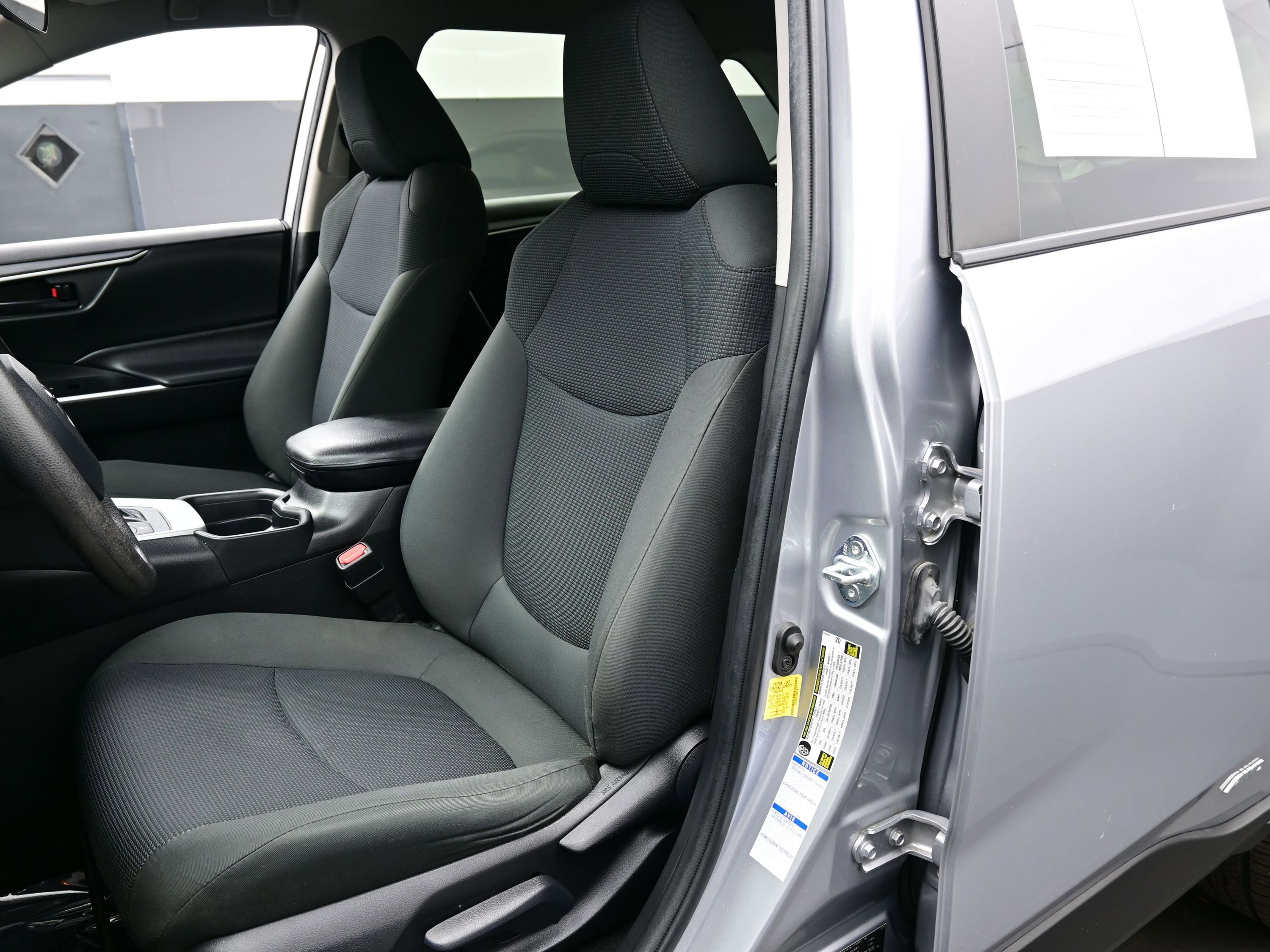 Used 2021 Toyota RAV4 LE image 12