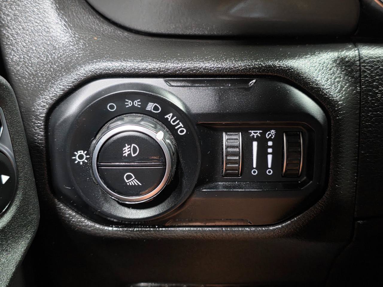 Used 2021 Jeep Gladiator Sport AWD/4WD image 36