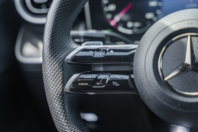 Used 2024 Mercedes-Benz GLC 300 4MATIC image 29