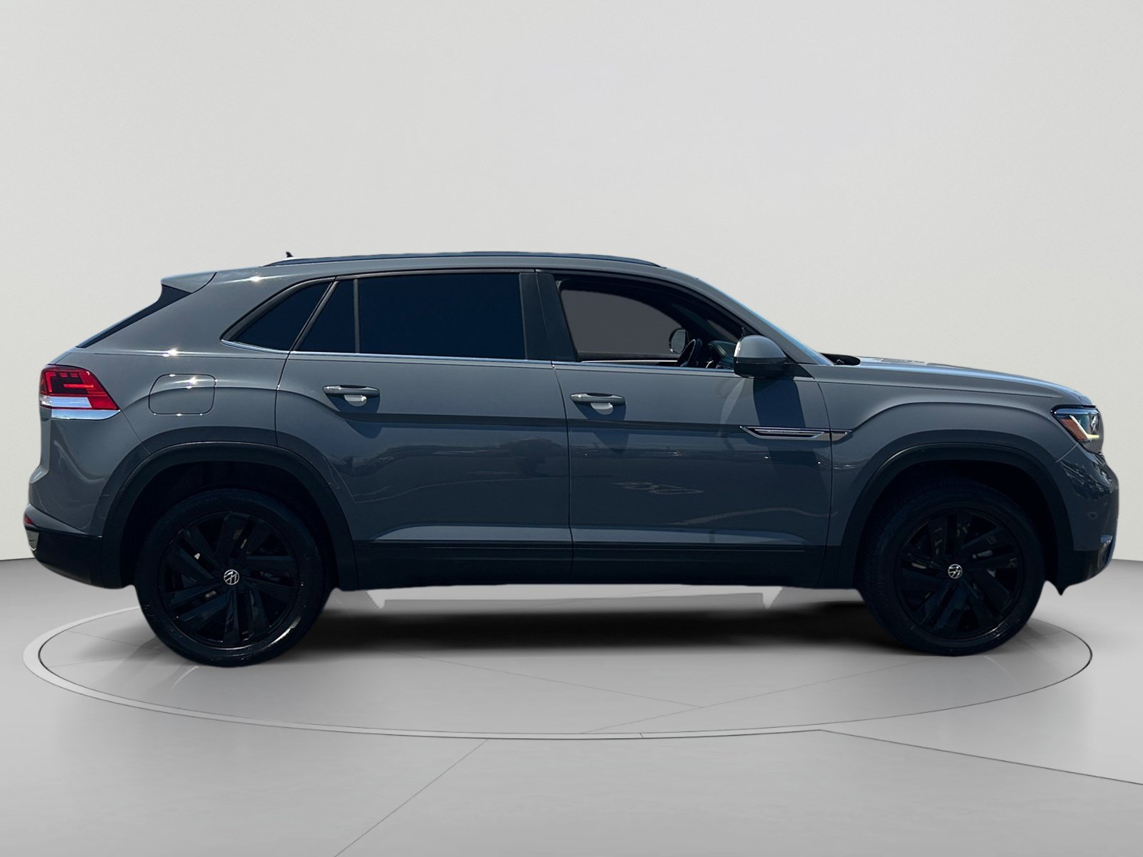 Used 2022 Volkswagen Atlas Cross Sport SE FWD image 6