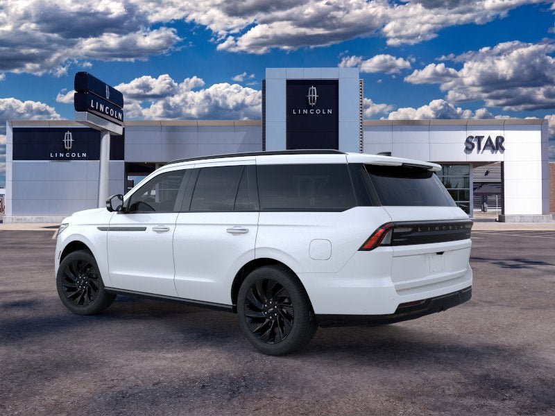 New 2026 Lincoln Navigator Reserve w/ Jet Appearance Package AWD/4WD image 4