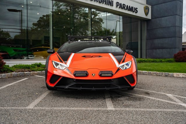 Used 2023 Lamborghini Huracan Sterrato image 2