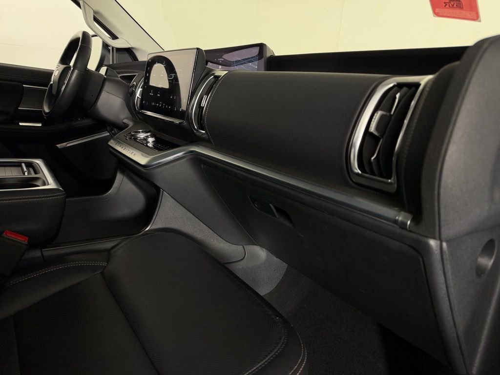 Used 2025 Ford Expedition Platinum image 36