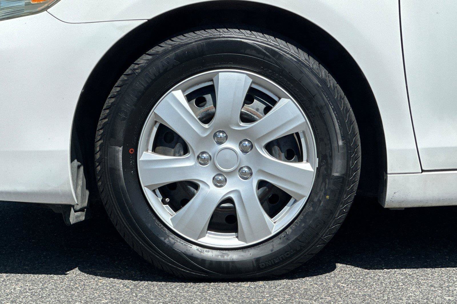 Used 2010 Toyota Camry LE FWD image 21