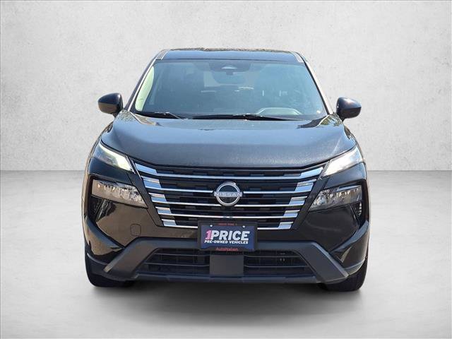 Used 2025 Nissan Rogue SV FWD image 2