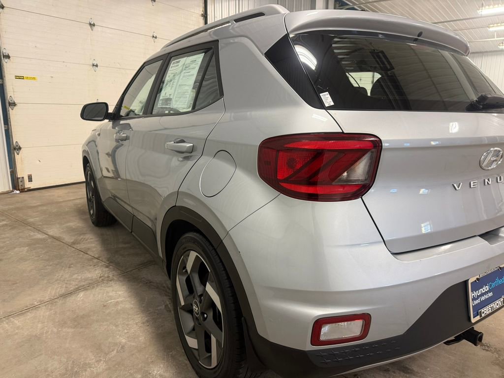 Certified 2022 Hyundai Venue SEL image 9
