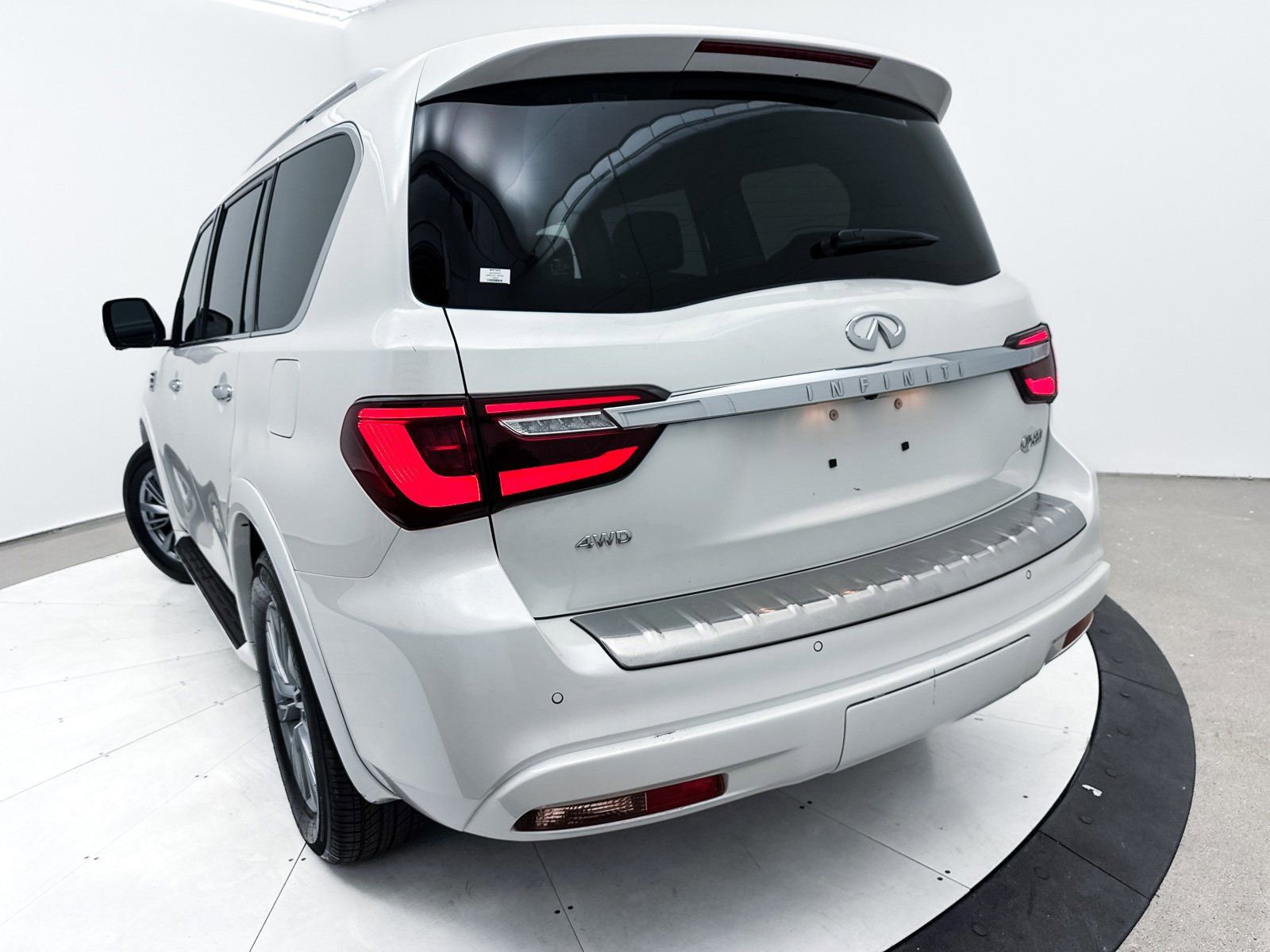 Used 2024 INFINITI QX80 Luxe image 9