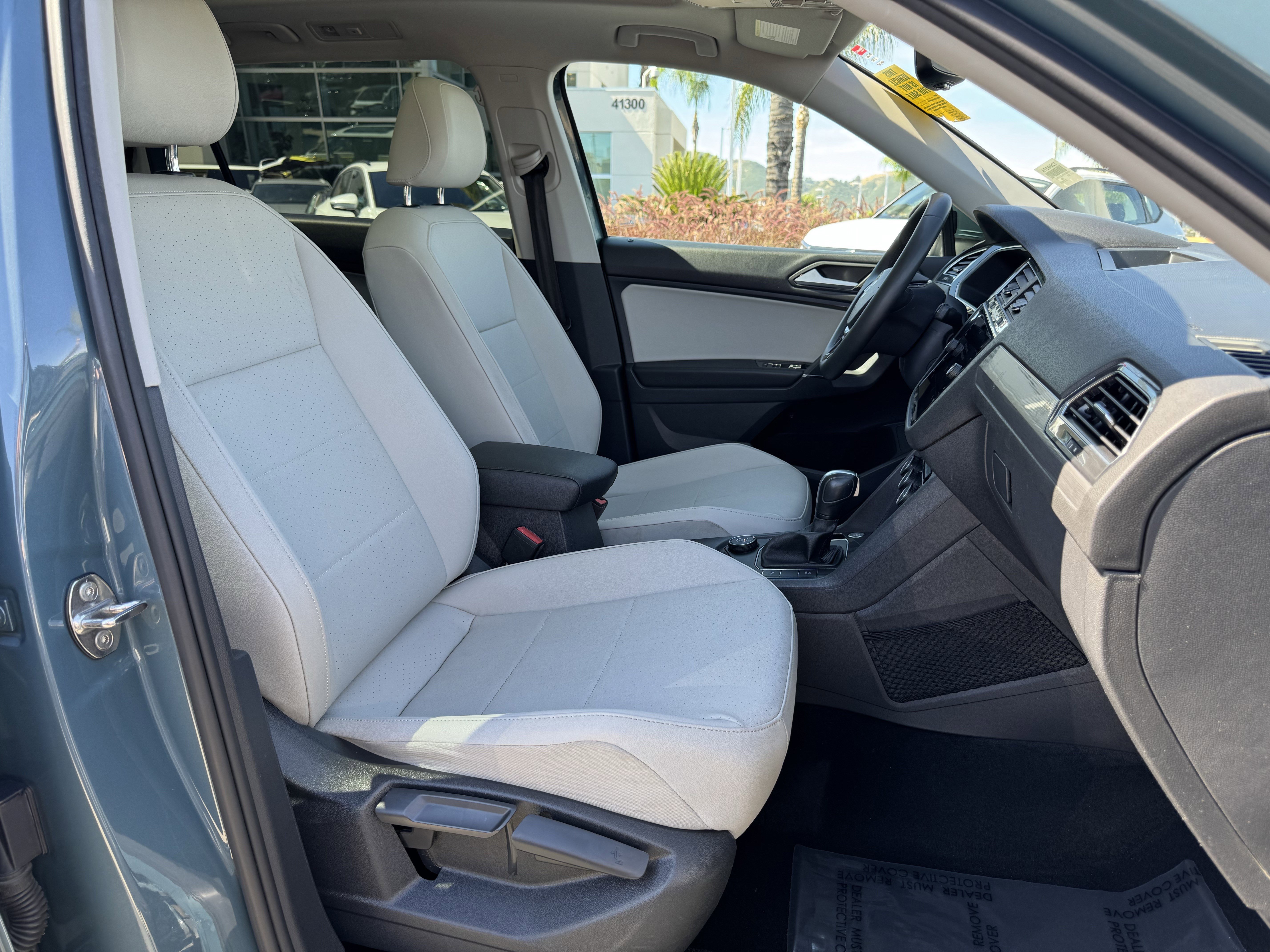 Used 2020 Volkswagen Tiguan SEL image 38