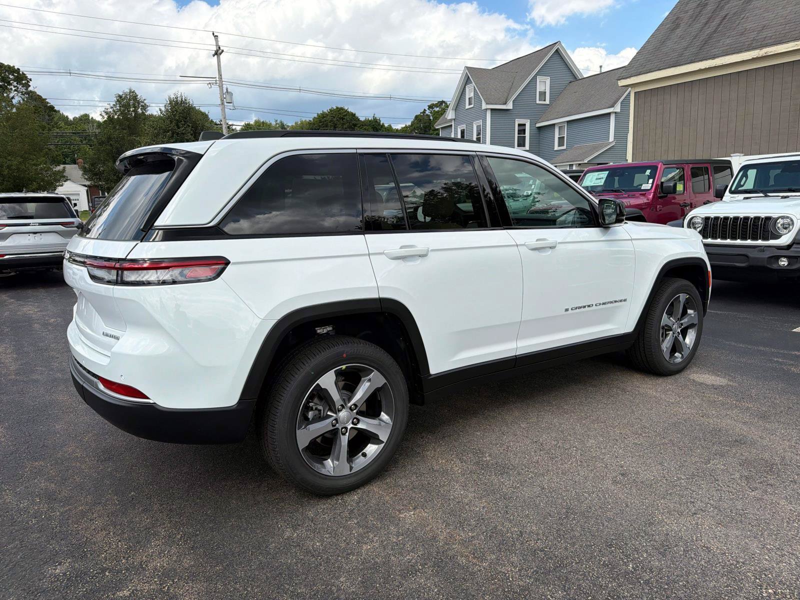 New 2026 Jeep Grand Cherokee Limited AWD/4WD image 2