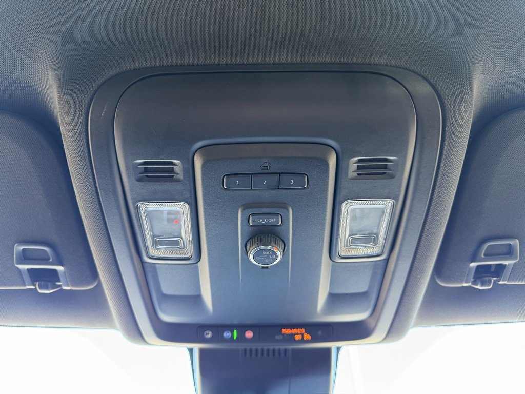 Used 2023 Chevrolet Suburban LT image 29